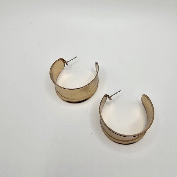 Womens Fashion Gold Tone Wide Hoop Earrings Costume Jewelry - Picture 15 of 15